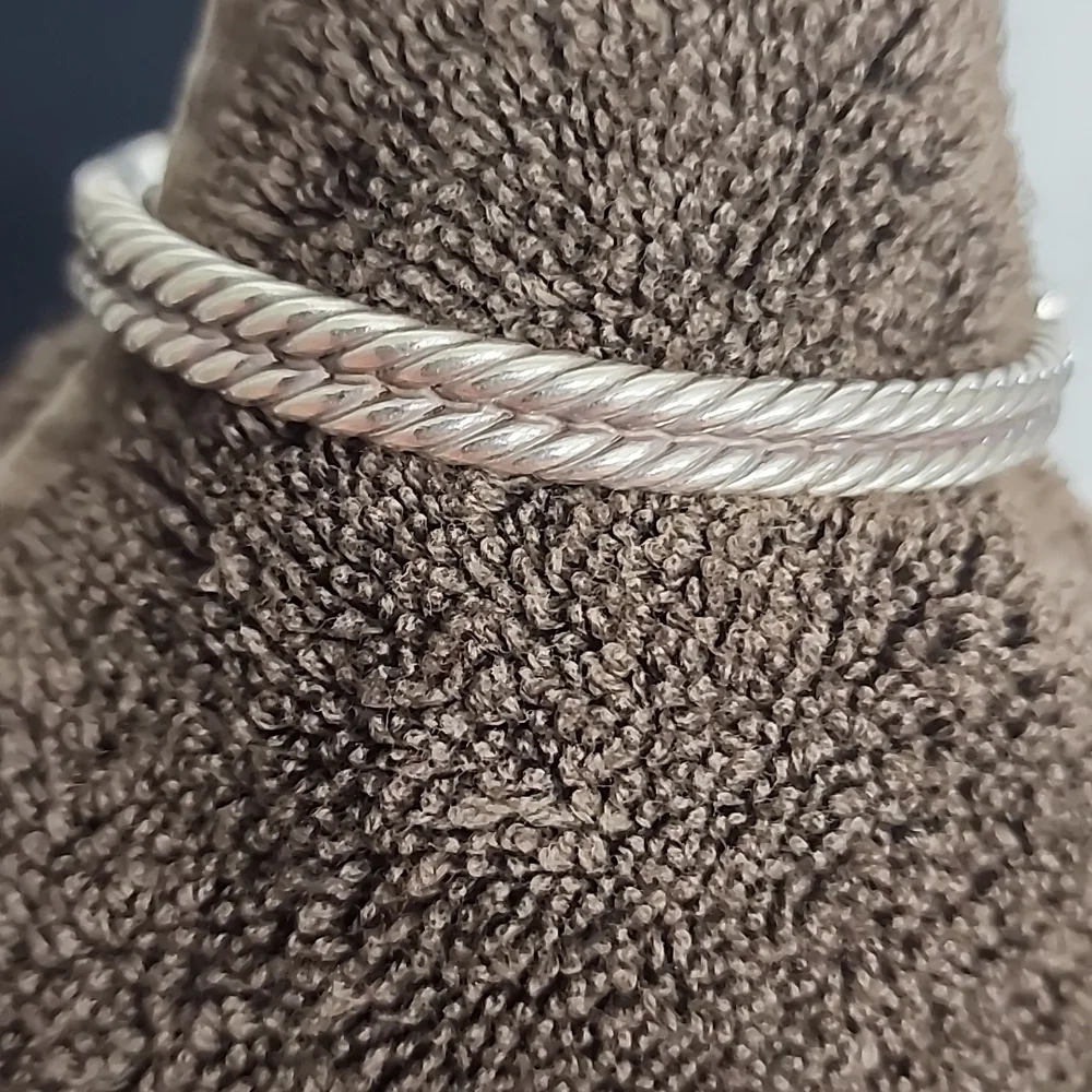 David Yurman bangle bracelet. - Picture 3 of 10